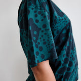 Studio Tee - Dottie in Faded Black & Evergreen
