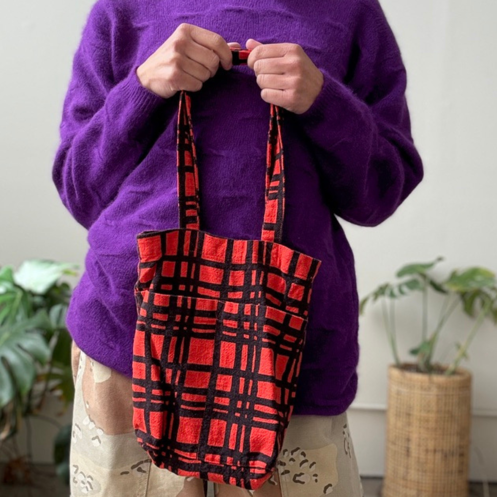 The Petite Tote - Darby - Midnight - Tomato